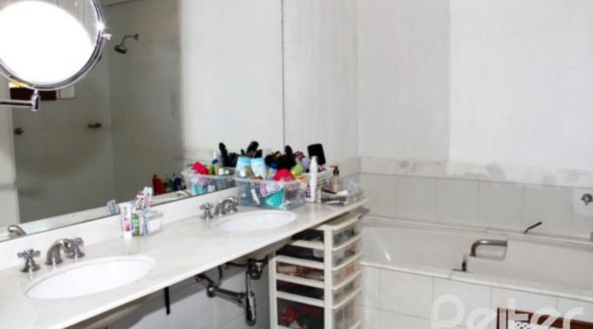 Casa em Condomínio à venda com 450m², 6 dormitórios, 4 suítes, 2 vagas, no bairro Terra Ville em Porto Alegre