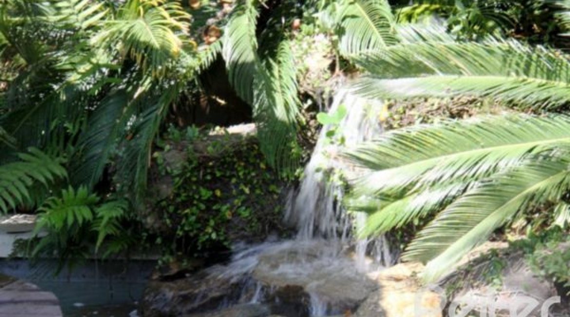 Casa em Condomínio à venda com 450m², 6 dormitórios, 4 suítes, 2 vagas, no bairro Terra Ville em Porto Alegre