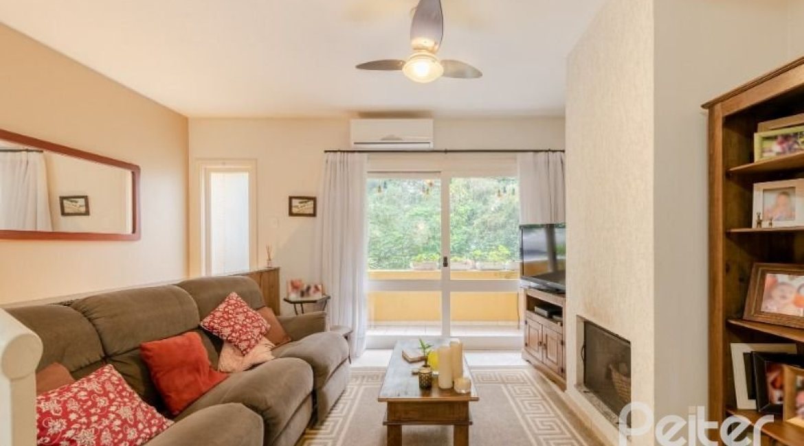 Casa em Condomínio à venda com 159m², 3 dormitórios, 1 suíte, 2 vagas, no bairro Tristeza em Porto Alegre