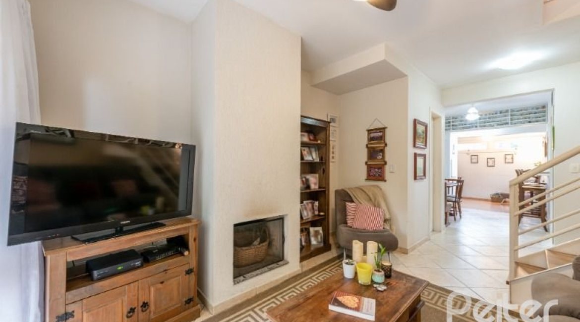 Casa em Condomínio à venda com 159m², 3 dormitórios, 1 suíte, 2 vagas, no bairro Tristeza em Porto Alegre