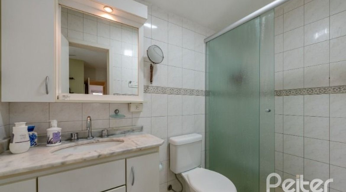 Casa em Condomínio à venda com 159m², 3 dormitórios, 1 suíte, 2 vagas, no bairro Tristeza em Porto Alegre