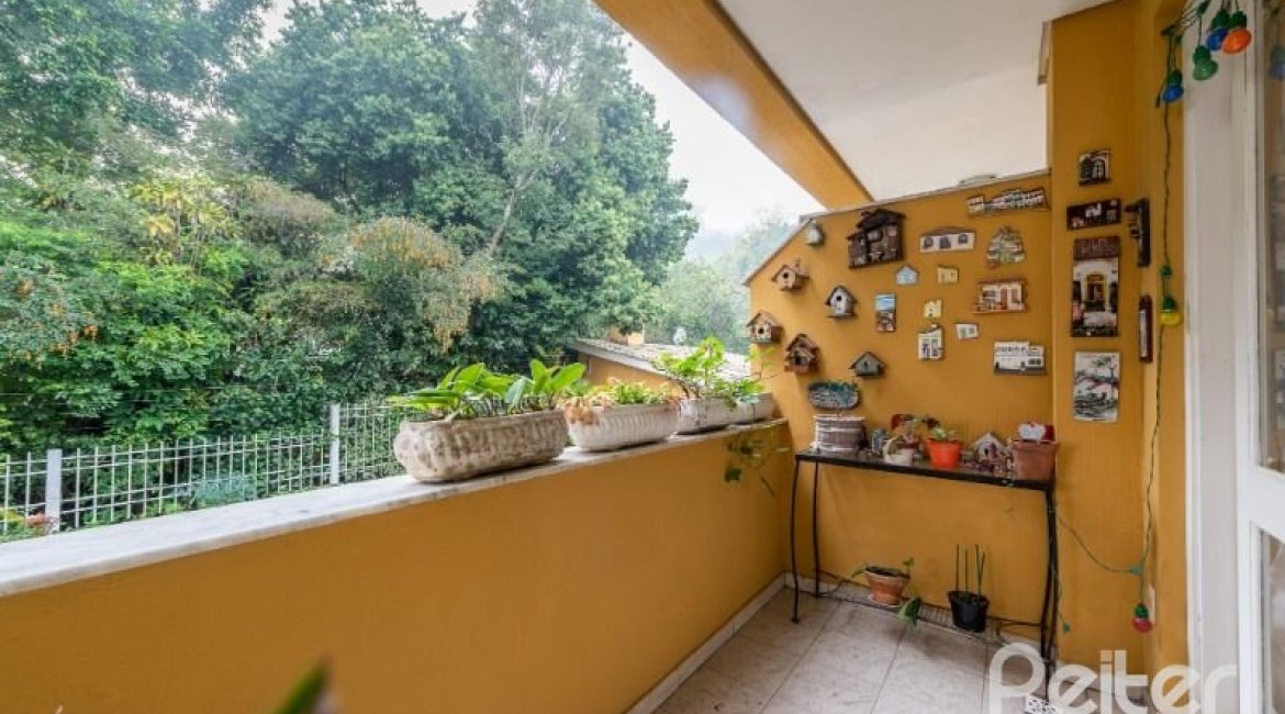 Casa em Condomínio à venda com 159m², 3 dormitórios, 1 suíte, 2 vagas, no bairro Tristeza em Porto Alegre