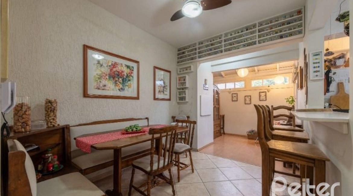 Casa em Condomínio à venda com 159m², 3 dormitórios, 1 suíte, 2 vagas, no bairro Tristeza em Porto Alegre