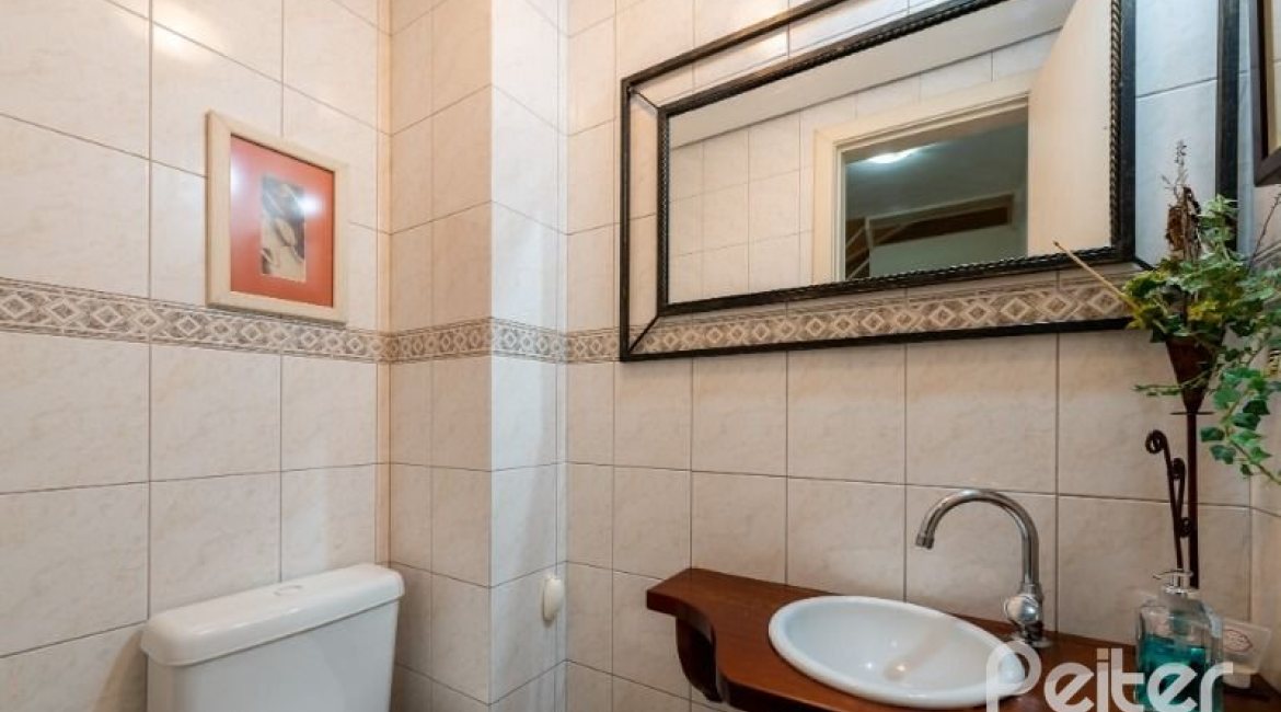 Casa em Condomínio à venda com 159m², 3 dormitórios, 1 suíte, 2 vagas, no bairro Tristeza em Porto Alegre