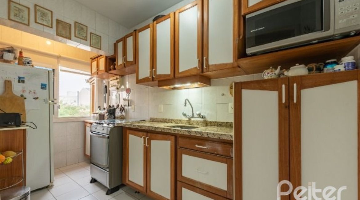 Casa em Condomínio à venda com 159m², 3 dormitórios, 1 suíte, 2 vagas, no bairro Tristeza em Porto Alegre