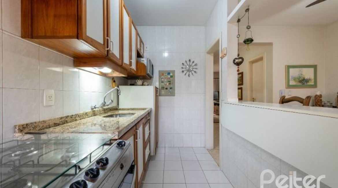 Casa em Condomínio à venda com 159m², 3 dormitórios, 1 suíte, 2 vagas, no bairro Tristeza em Porto Alegre