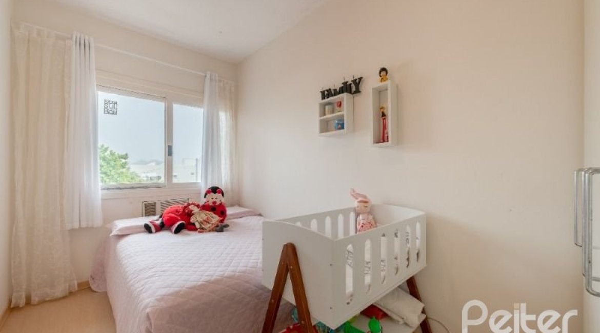 Casa em Condomínio à venda com 159m², 3 dormitórios, 1 suíte, 2 vagas, no bairro Tristeza em Porto Alegre