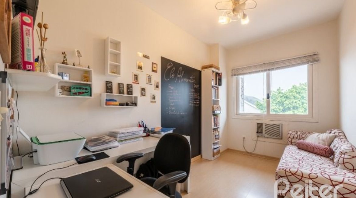 Casa em Condomínio à venda com 159m², 3 dormitórios, 1 suíte, 2 vagas, no bairro Tristeza em Porto Alegre