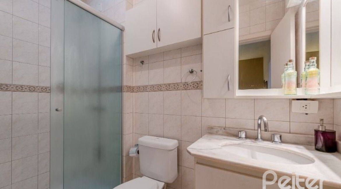 Casa em Condomínio à venda com 159m², 3 dormitórios, 1 suíte, 2 vagas, no bairro Tristeza em Porto Alegre