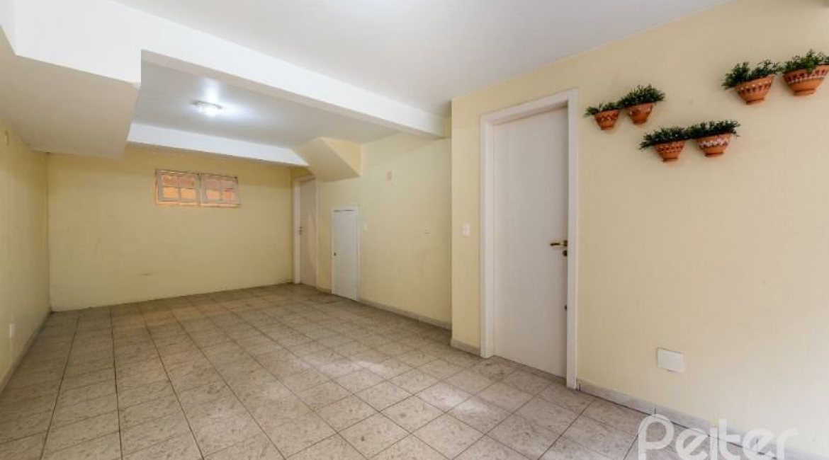 Casa em Condomínio à venda com 159m², 3 dormitórios, 1 suíte, 2 vagas, no bairro Tristeza em Porto Alegre