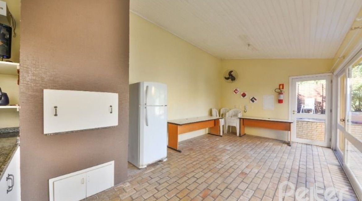 Casa em Condomínio à venda com 159m², 3 dormitórios, 1 suíte, 2 vagas, no bairro Tristeza em Porto Alegre