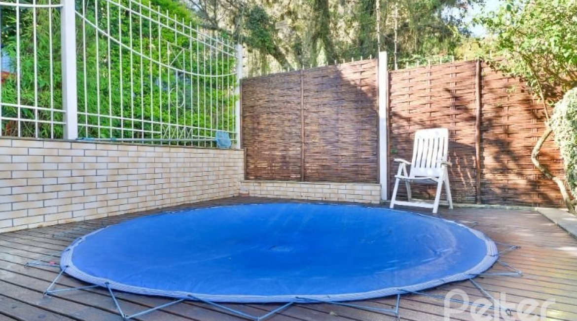 Casa em Condomínio à venda com 159m², 3 dormitórios, 1 suíte, 2 vagas, no bairro Tristeza em Porto Alegre