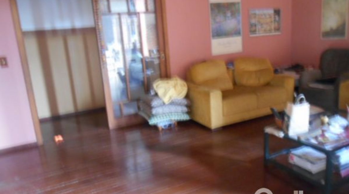 Casa à venda com 404m², 4 dormitórios, 1 suíte, 3 vagas, no bairro Vila Assunção em Porto Alegre