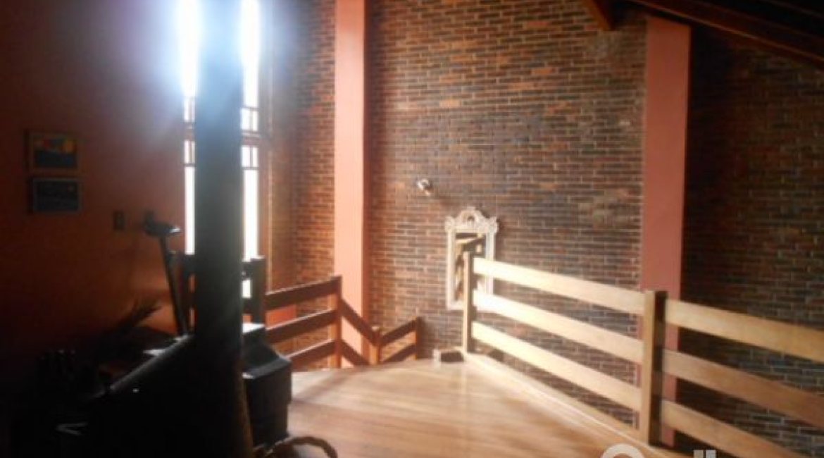 Casa à venda com 404m², 4 dormitórios, 1 suíte, 3 vagas, no bairro Vila Assunção em Porto Alegre