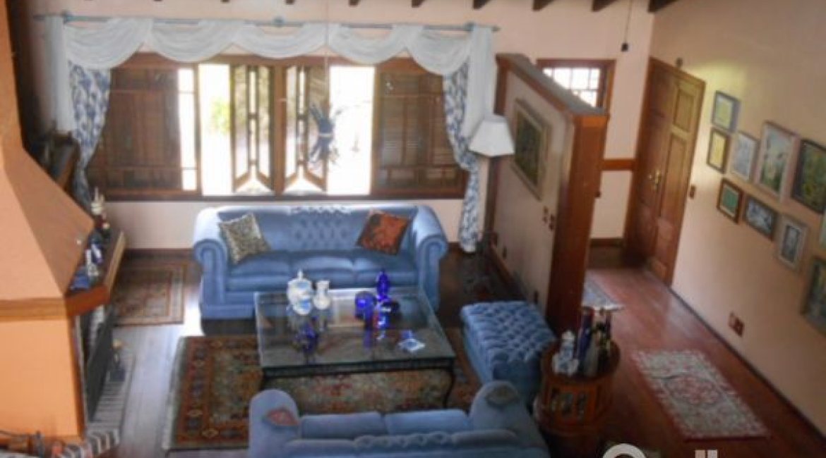 Casa à venda com 404m², 4 dormitórios, 1 suíte, 3 vagas, no bairro Vila Assunção em Porto Alegre