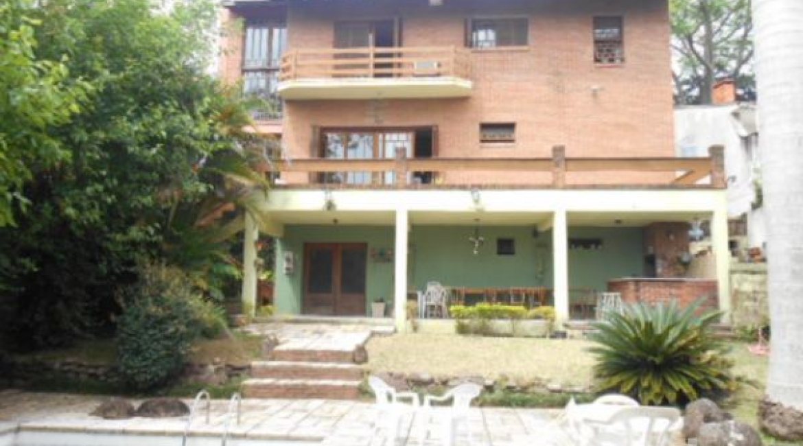 Casa à venda com 404m², 4 dormitórios, 1 suíte, 3 vagas, no bairro Vila Assunção em Porto Alegre