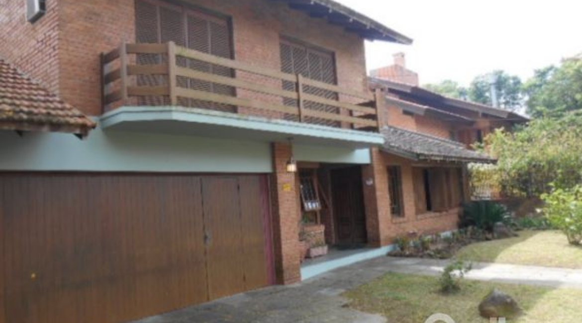 Casa à venda com 404m², 4 dormitórios, 1 suíte, 3 vagas, no bairro Vila Assunção em Porto Alegre