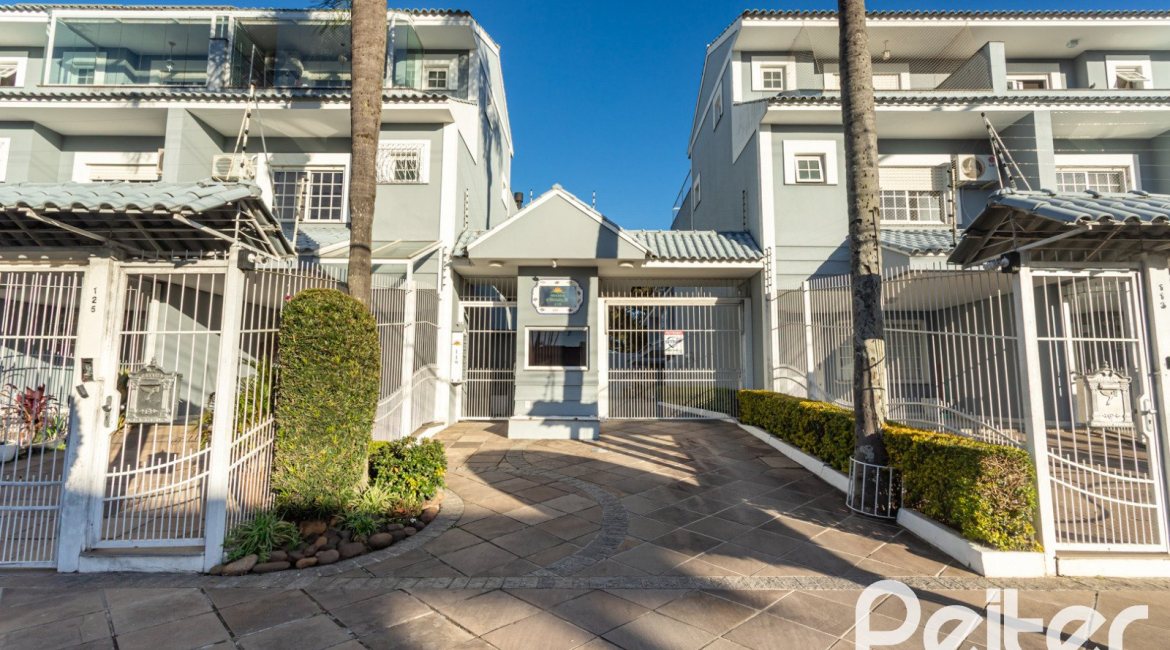 Casa em Condomínio à venda com 184m², 3 dormitórios, 1 suíte, 2 vagas, no bairro Vila Assunção em Porto Alegre