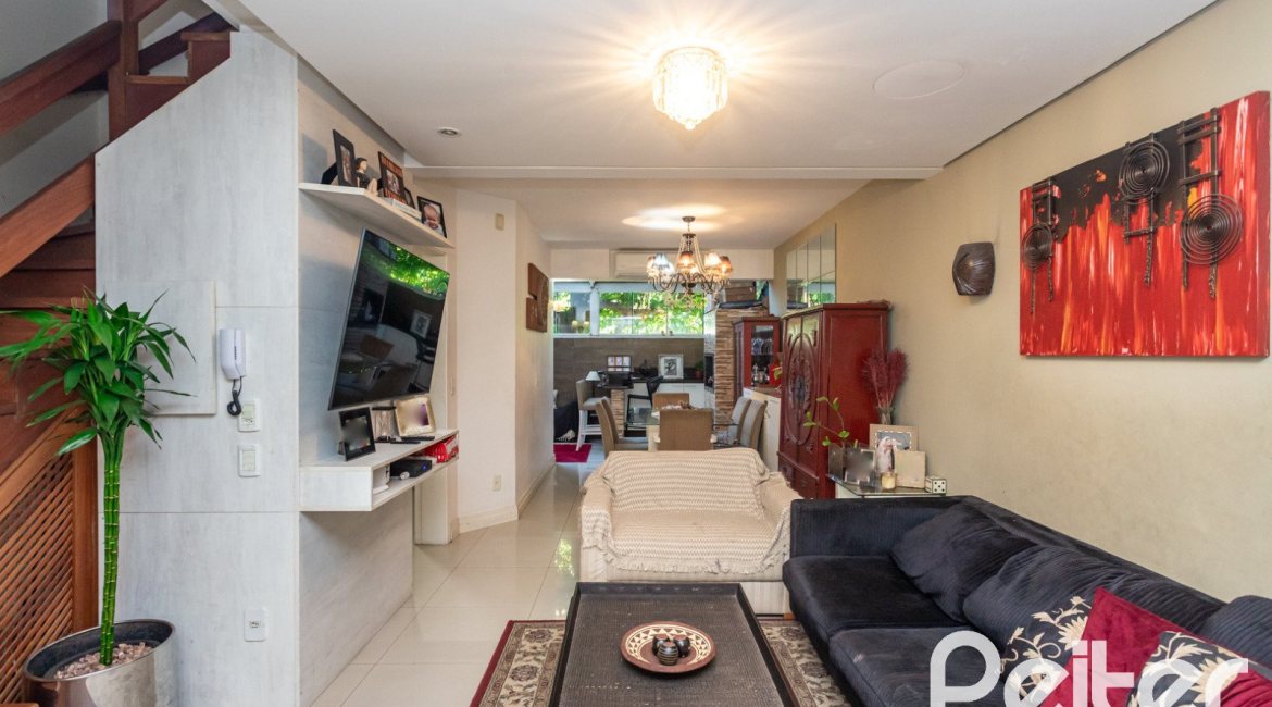 Casa em Condomínio à venda com 184m², 3 dormitórios, 1 suíte, 2 vagas, no bairro Vila Assunção em Porto Alegre