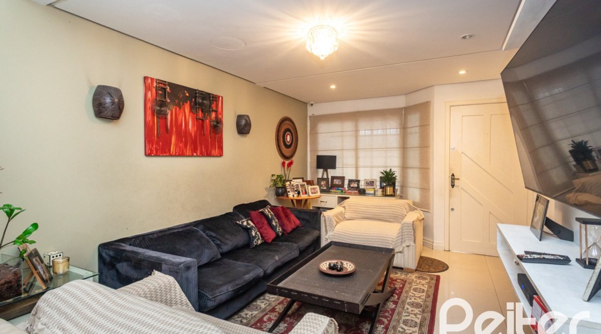 Casa em Condomínio à venda com 184m², 3 dormitórios, 1 suíte, 2 vagas, no bairro Vila Assunção em Porto Alegre