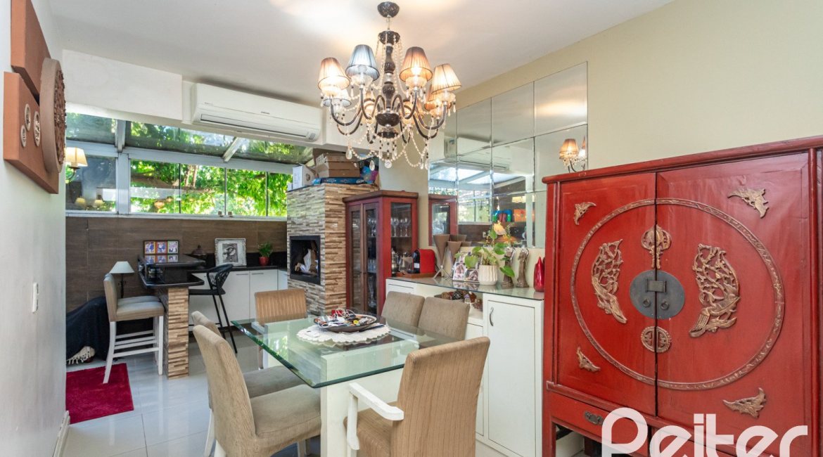 Casa em Condomínio à venda com 184m², 3 dormitórios, 1 suíte, 2 vagas, no bairro Vila Assunção em Porto Alegre