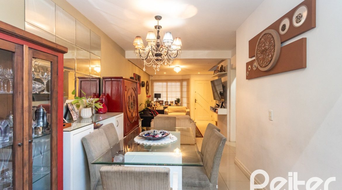 Casa em Condomínio à venda com 184m², 3 dormitórios, 1 suíte, 2 vagas, no bairro Vila Assunção em Porto Alegre