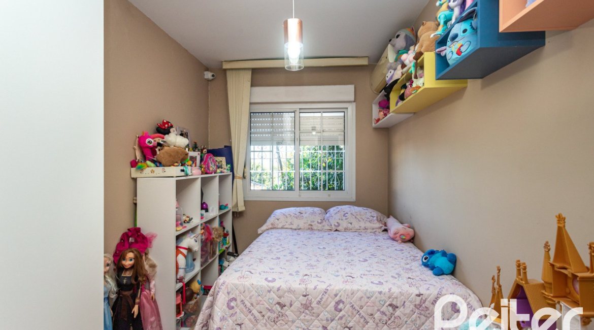 Casa em Condomínio à venda com 184m², 3 dormitórios, 1 suíte, 2 vagas, no bairro Vila Assunção em Porto Alegre
