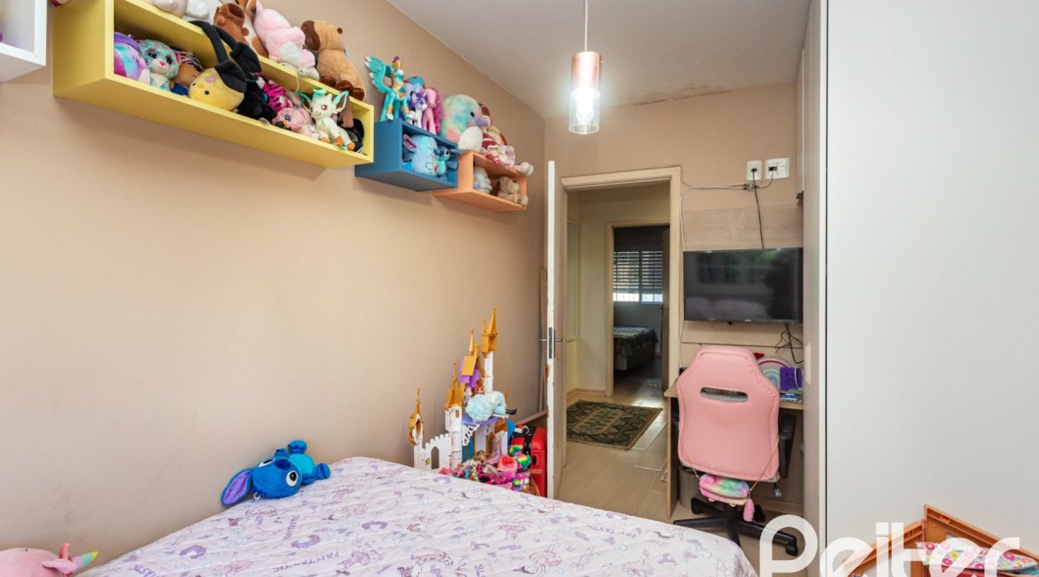 Casa em Condomínio à venda com 184m², 3 dormitórios, 1 suíte, 2 vagas, no bairro Vila Assunção em Porto Alegre