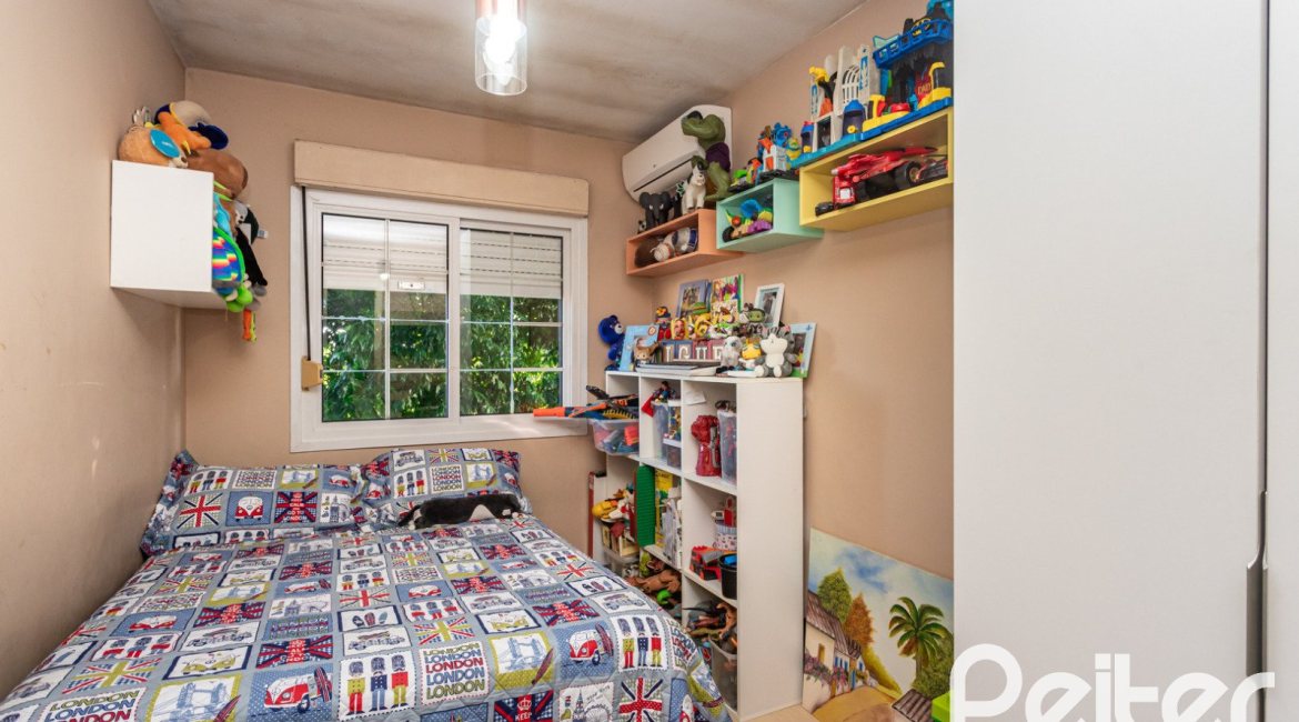 Casa em Condomínio à venda com 184m², 3 dormitórios, 1 suíte, 2 vagas, no bairro Vila Assunção em Porto Alegre