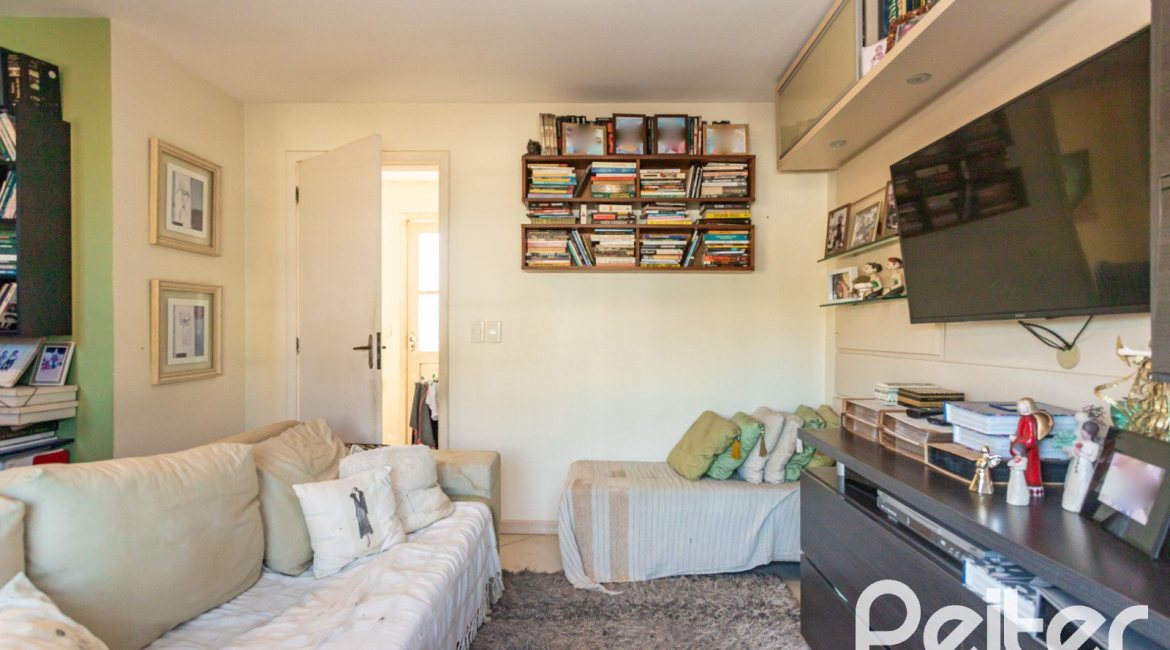 Casa em Condomínio à venda com 184m², 3 dormitórios, 1 suíte, 2 vagas, no bairro Vila Assunção em Porto Alegre