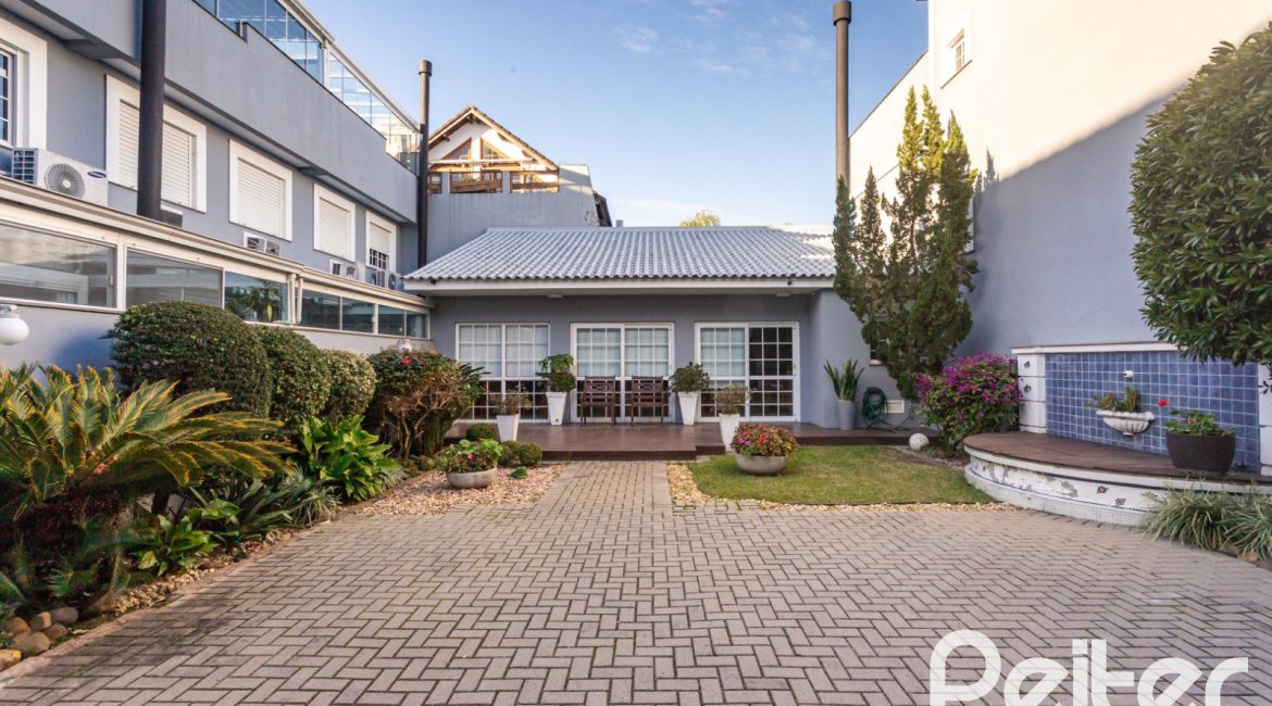 Casa em Condomínio à venda com 184m², 3 dormitórios, 1 suíte, 2 vagas, no bairro Vila Assunção em Porto Alegre