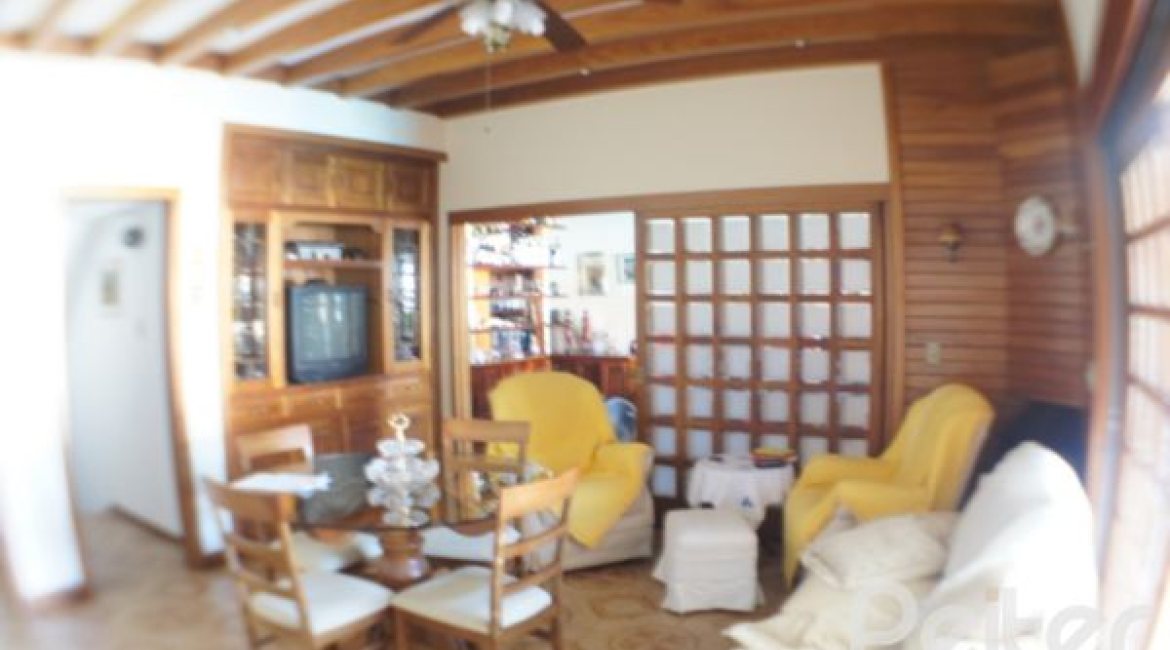 Casa à venda com 324m², 3 dormitórios, 1 suíte, 4 vagas, no bairro Tristeza em Porto Alegre