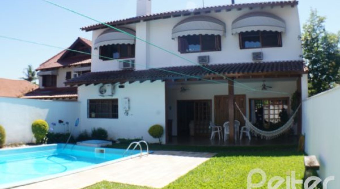 Casa à venda com 324m², 3 dormitórios, 1 suíte, 4 vagas, no bairro Tristeza em Porto Alegre