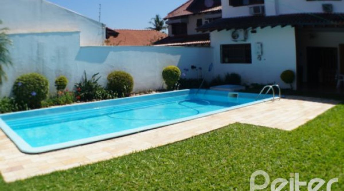 Casa à venda com 324m², 3 dormitórios, 1 suíte, 4 vagas, no bairro Tristeza em Porto Alegre