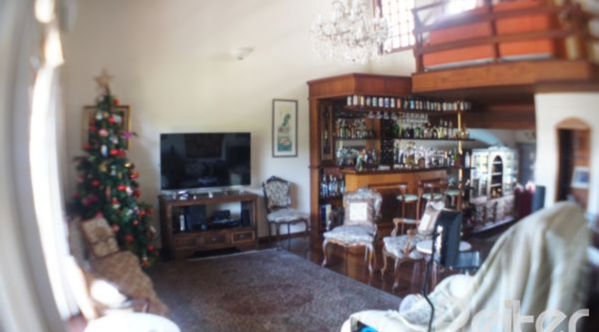 Casa à venda com 324m², 3 dormitórios, 1 suíte, 4 vagas, no bairro Tristeza em Porto Alegre