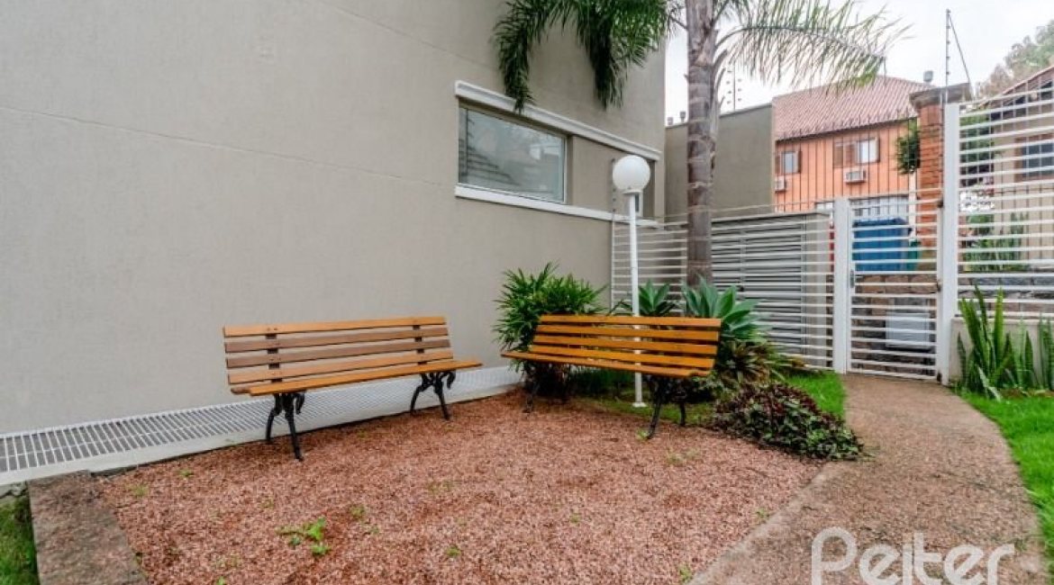 Casa em Condomínio à venda com 227m², 3 dormitórios, 1 suíte, 2 vagas, no bairro Tristeza em Porto Alegre