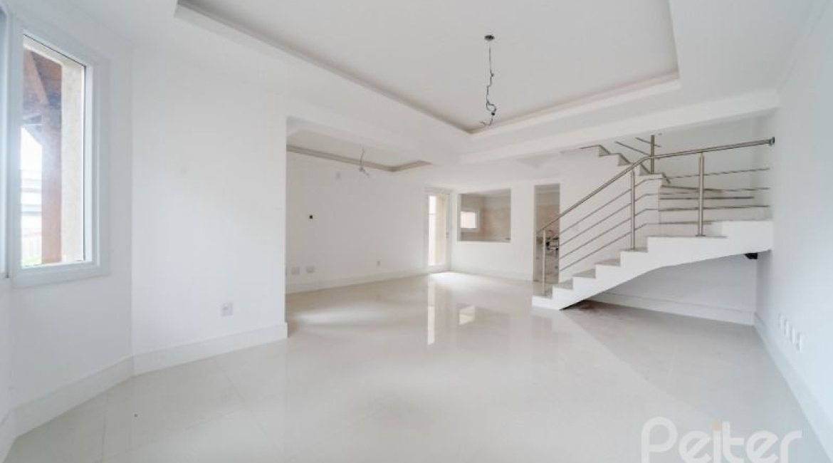 Casa em Condomínio à venda com 227m², 3 dormitórios, 1 suíte, 2 vagas, no bairro Tristeza em Porto Alegre