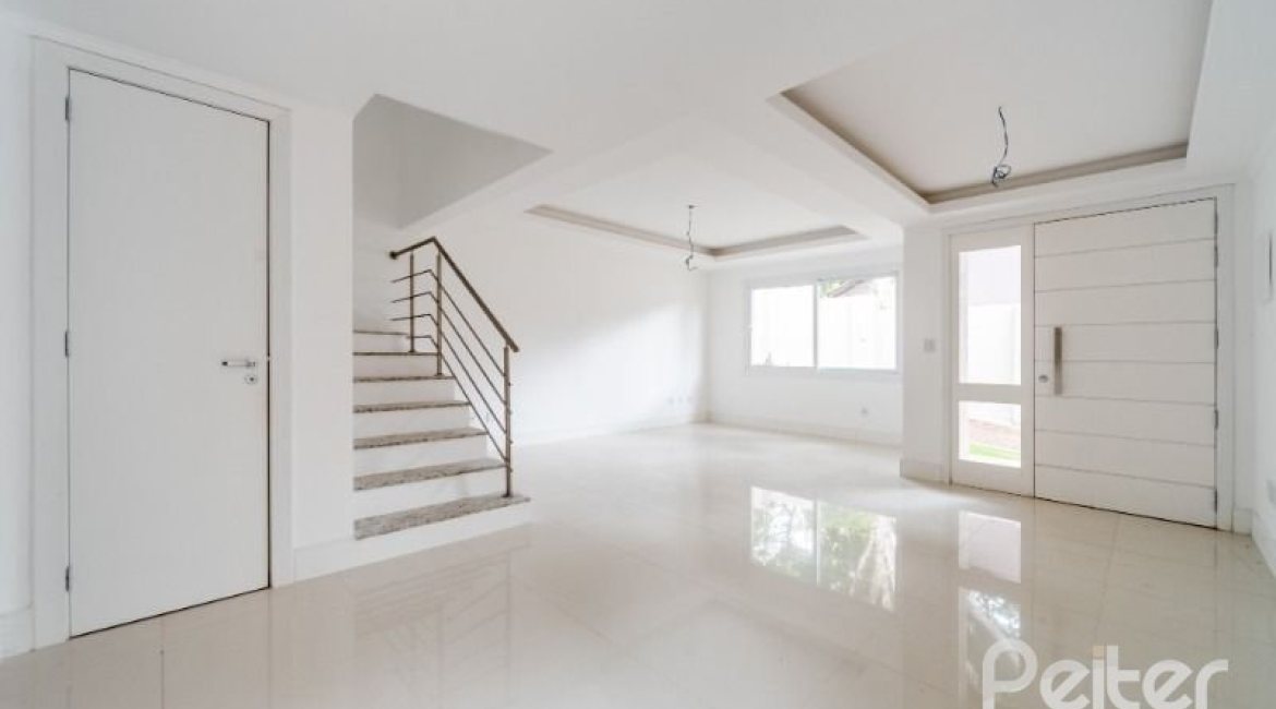 Casa em Condomínio à venda com 227m², 3 dormitórios, 1 suíte, 2 vagas, no bairro Tristeza em Porto Alegre