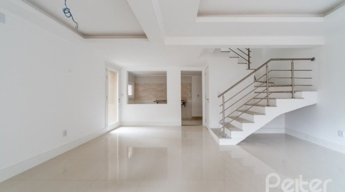 Casa em Condomínio à venda com 227m², 3 dormitórios, 1 suíte, 2 vagas, no bairro Tristeza em Porto Alegre