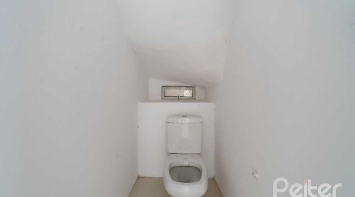 Casa em Condomínio à venda com 227m², 3 dormitórios, 1 suíte, 2 vagas, no bairro Tristeza em Porto Alegre