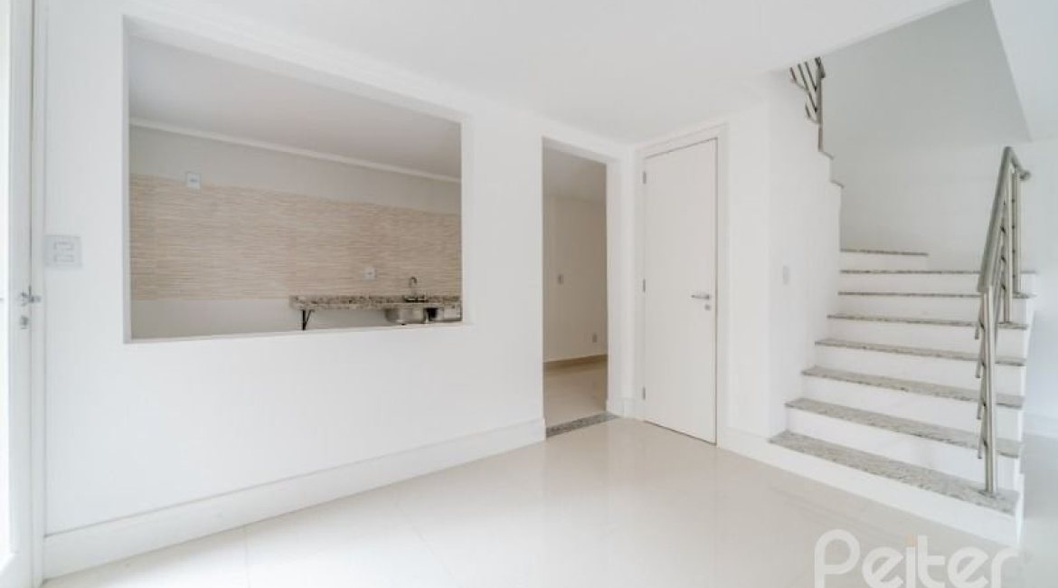 Casa em Condomínio à venda com 227m², 3 dormitórios, 1 suíte, 2 vagas, no bairro Tristeza em Porto Alegre