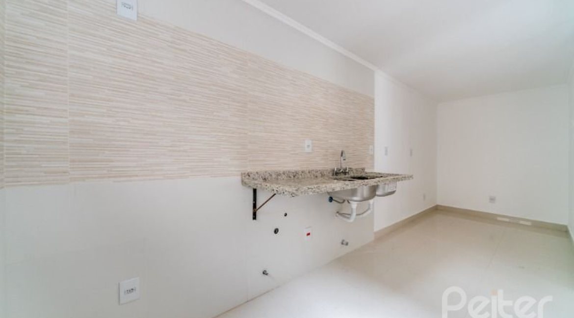 Casa em Condomínio à venda com 227m², 3 dormitórios, 1 suíte, 2 vagas, no bairro Tristeza em Porto Alegre