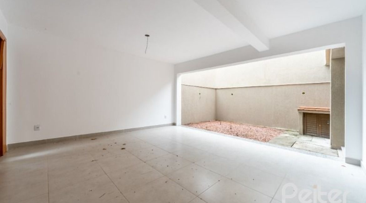 Casa em Condomínio à venda com 227m², 3 dormitórios, 1 suíte, 2 vagas, no bairro Tristeza em Porto Alegre