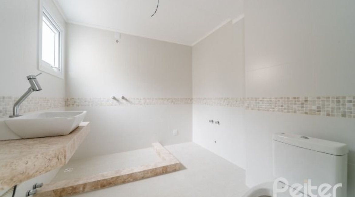 Casa em Condomínio à venda com 227m², 3 dormitórios, 1 suíte, 2 vagas, no bairro Tristeza em Porto Alegre