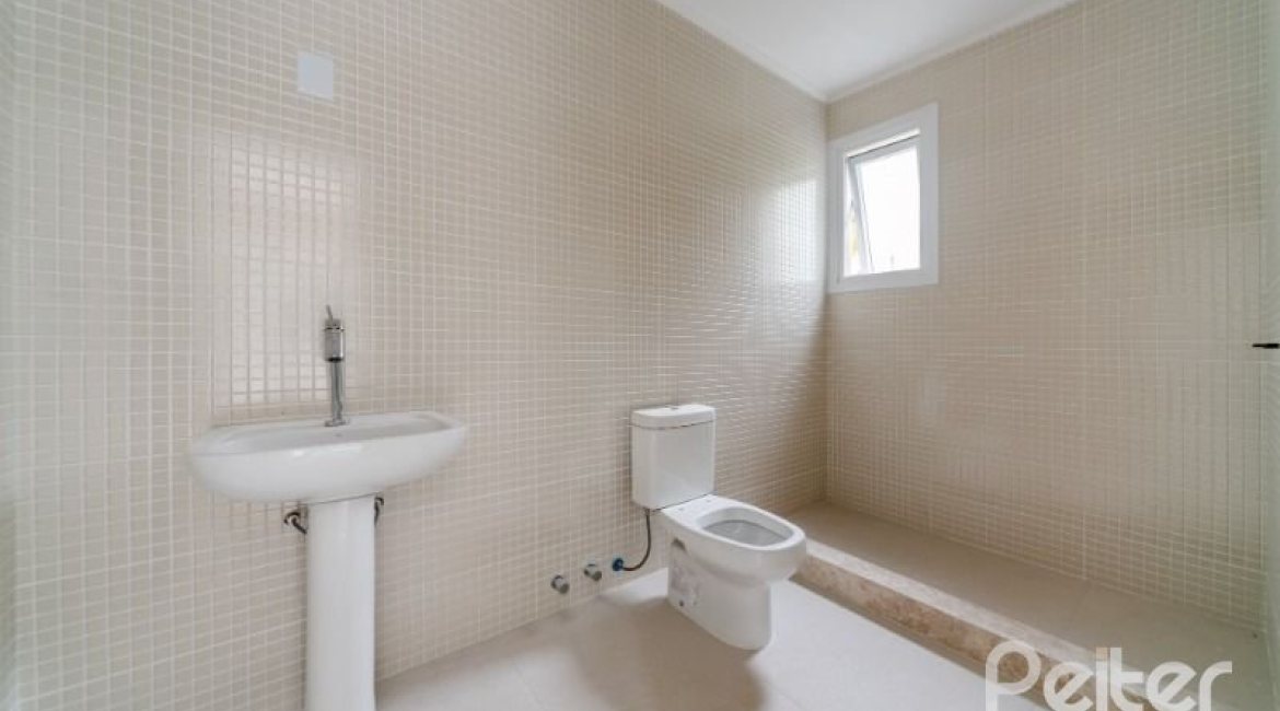 Casa em Condomínio à venda com 227m², 3 dormitórios, 1 suíte, 2 vagas, no bairro Tristeza em Porto Alegre