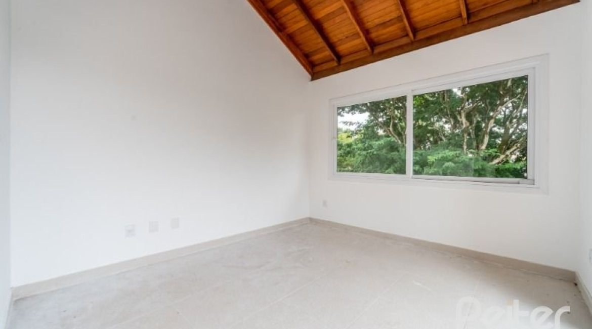 Casa em Condomínio à venda com 227m², 3 dormitórios, 1 suíte, 2 vagas, no bairro Tristeza em Porto Alegre