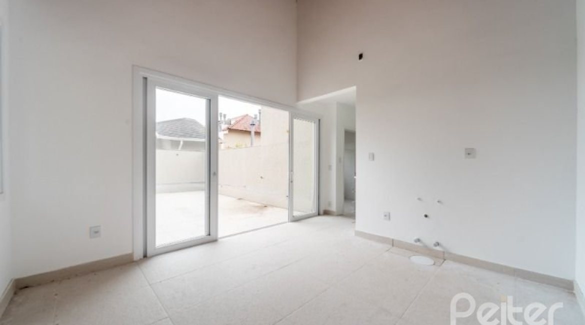 Casa em Condomínio à venda com 227m², 3 dormitórios, 1 suíte, 2 vagas, no bairro Tristeza em Porto Alegre