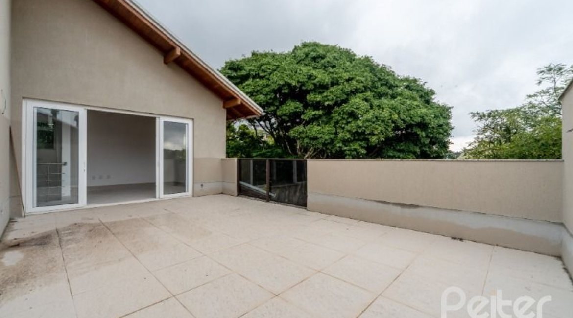 Casa em Condomínio à venda com 227m², 3 dormitórios, 1 suíte, 2 vagas, no bairro Tristeza em Porto Alegre
