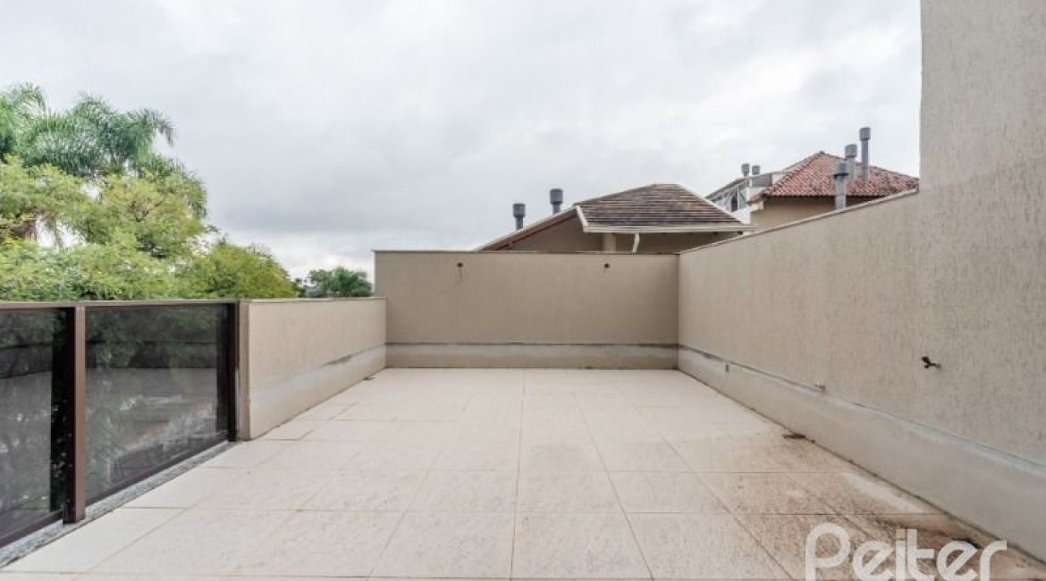 Casa em Condomínio à venda com 227m², 3 dormitórios, 1 suíte, 2 vagas, no bairro Tristeza em Porto Alegre