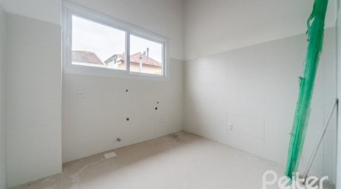 Casa em Condomínio à venda com 227m², 3 dormitórios, 1 suíte, 2 vagas, no bairro Tristeza em Porto Alegre